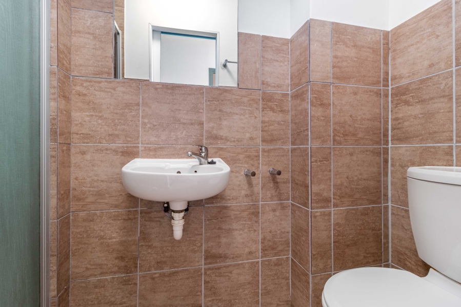 To Let 1 Bedroom Property for Rent in Zonnebloem Western Cape